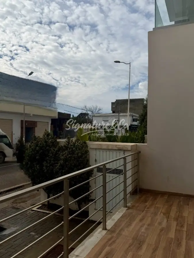 À Vendre : Local Commercial 80 m² à Chotrana 1