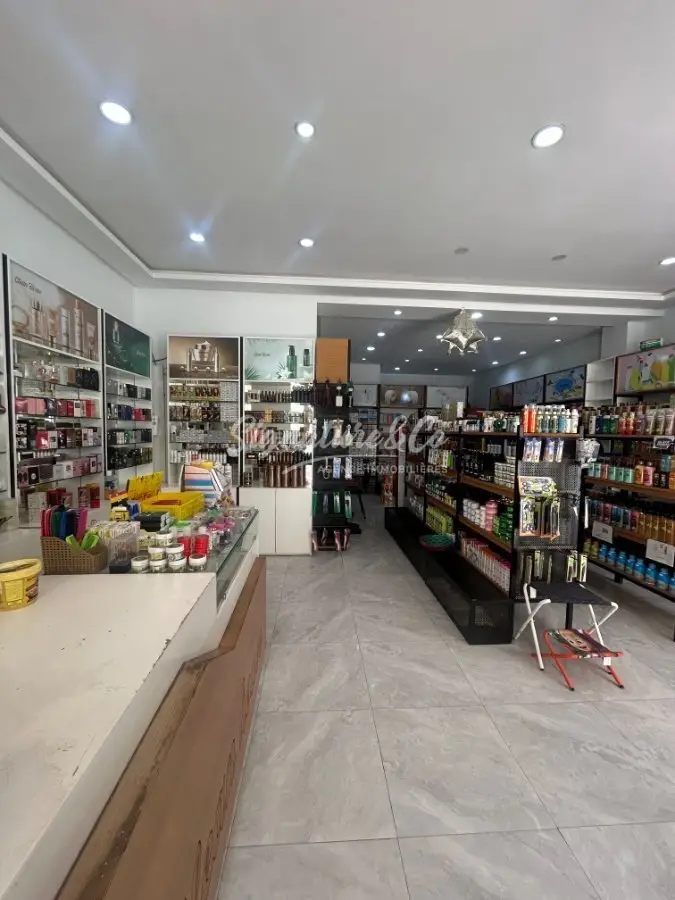 À Louer : Fond de commerce 70 m² à Cité les palmer