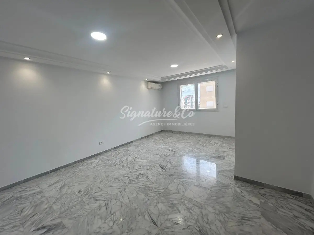 À Vendre : Appartement S+3 à Jardin de L'aouina